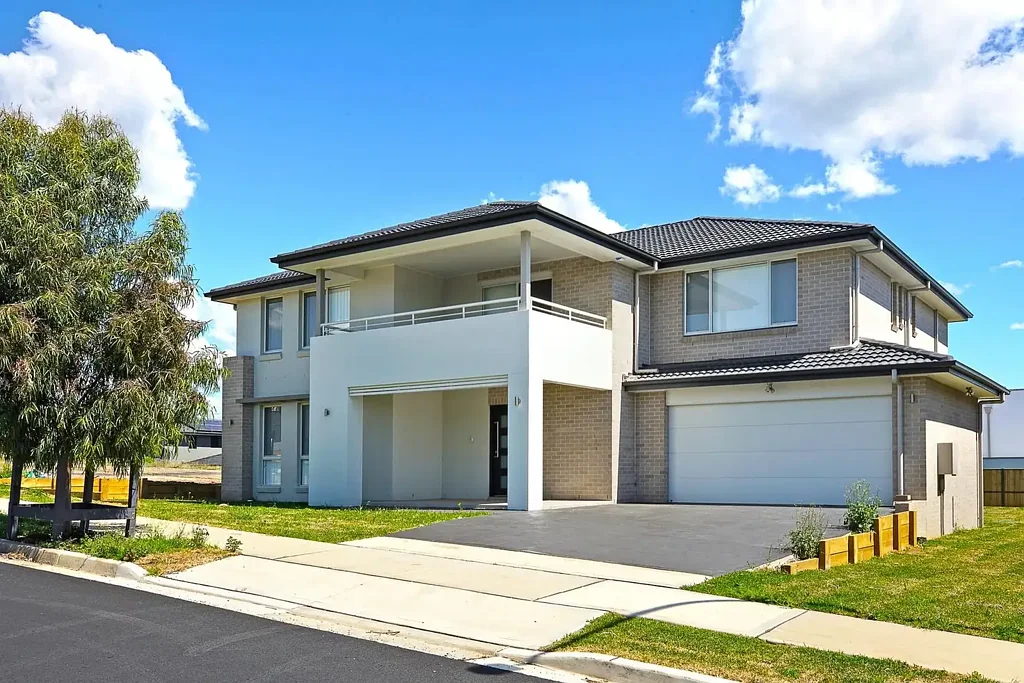 LUXURY LIVING IN THE HEART OF MULGOA RISE