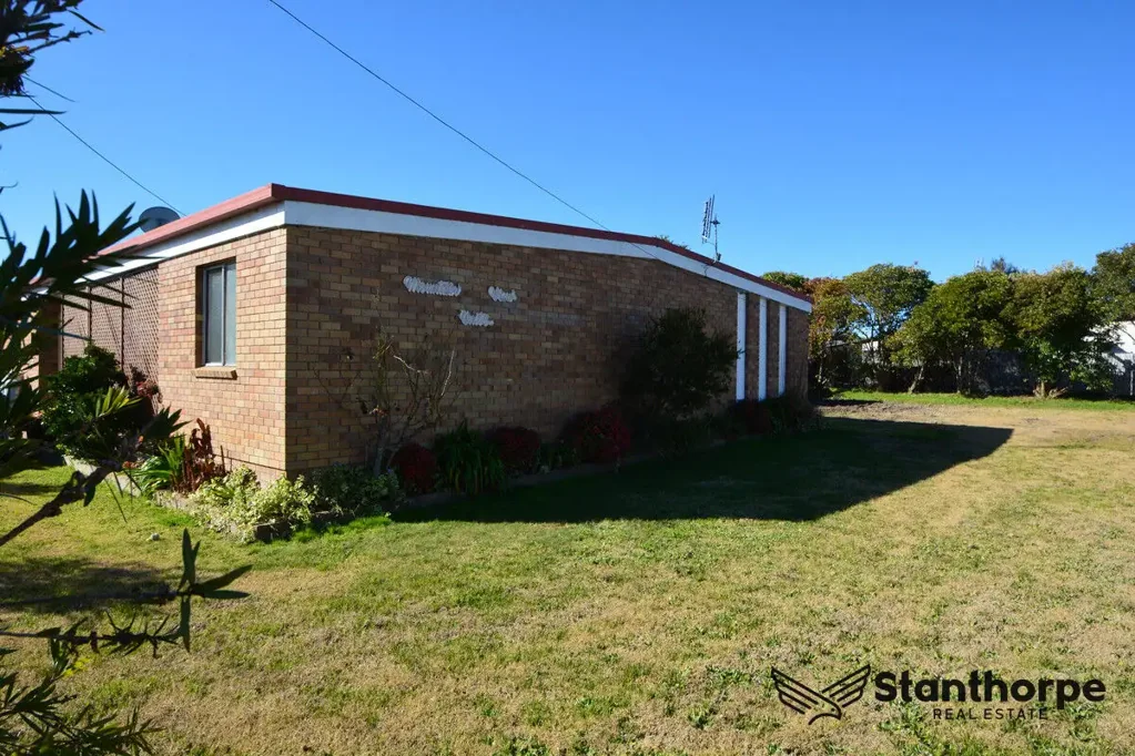 Stanthorpe 4ਬੈੱਡਰੂਮ DUPLEX - A RARE FIND IN STANTHORPE - FULLY TENANTED