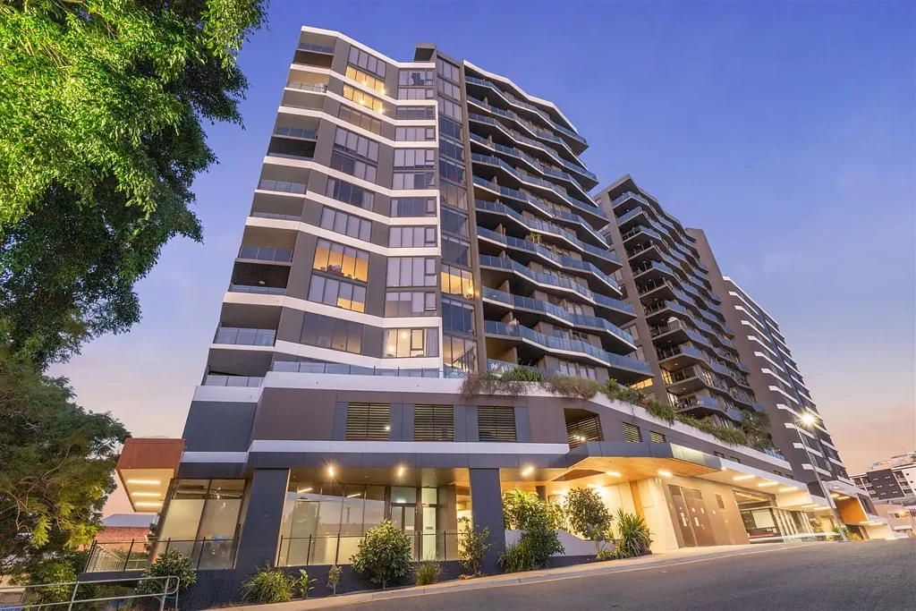 612/25 Bouquet St, South Brisbane fully furnished one bedrooms/one bathroom/one car park apartment