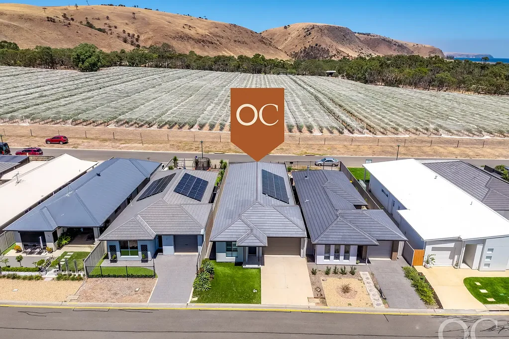 Normanville 3ห้องนอน Open the door to relaxed coastal living-where vineyard views meet modern comfort.