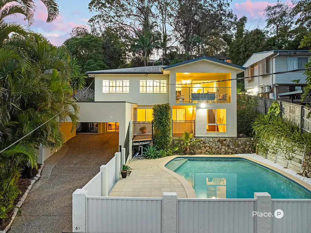 Holland Park West 6房  灵活的家庭住宅，具有真正的多代同堂居住潜力  Flexible Family Home with Genuine Multi-generational Living Potential