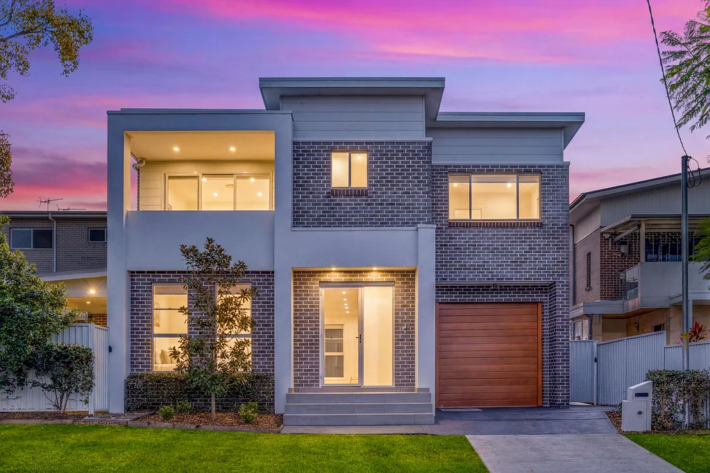 Telopea 5房 靠近轻轨和名校的宽敞家庭住宅 Expansive family accommodation near light rail and elite schools