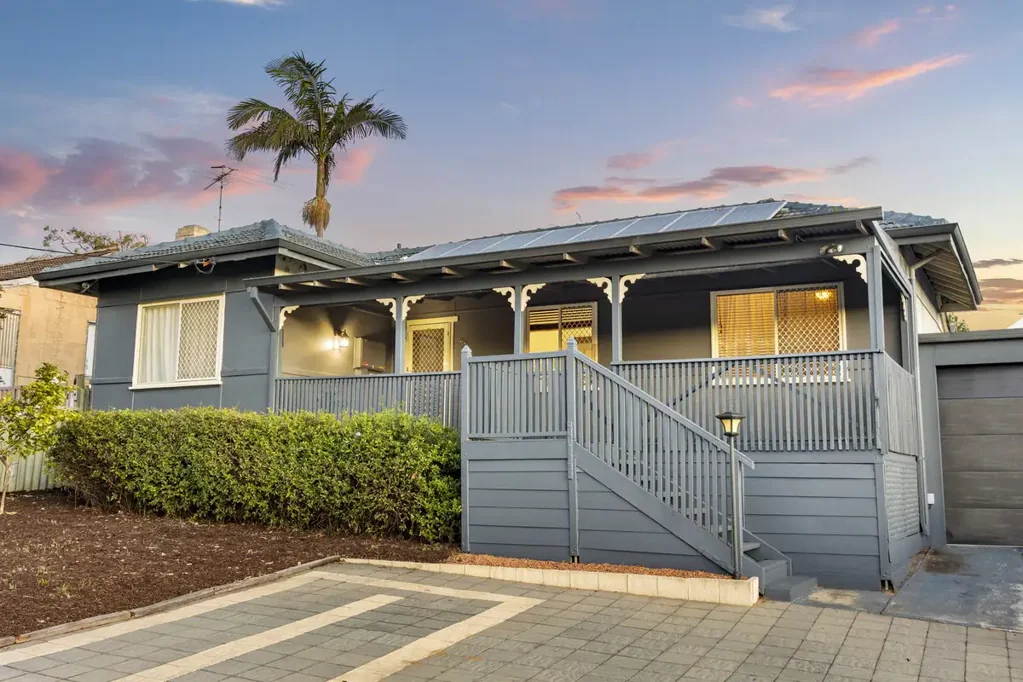 Calista 3房  Why: Overflowing with appeal, this inviting abode offers space, style and location, with a generous garden setting for relaxation throughout