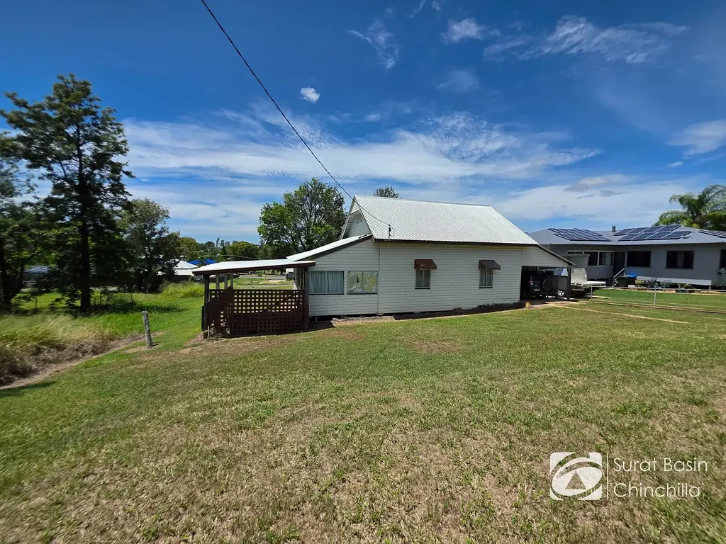 Taroom 3房  Older-Style Home on Large 1,017 m² Block – Value-Add Opportunity