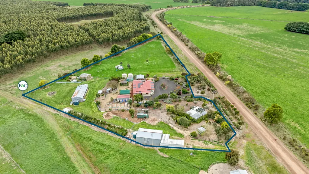 Simpson  Off-Grid Lifestyle Property with Sweeping Views