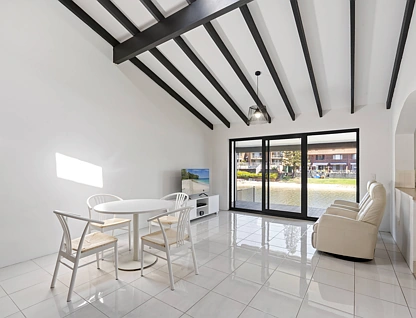 2/105 Sunshine Boulevard, Mermaid Waters, Gold Coast, 2 rūma, 2 rūma horoi, House