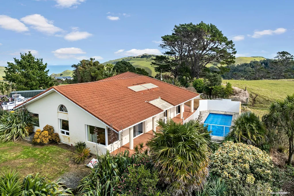 Pollok 3 Bedroom Panoramic Perfection on the Awhitu Peninsula