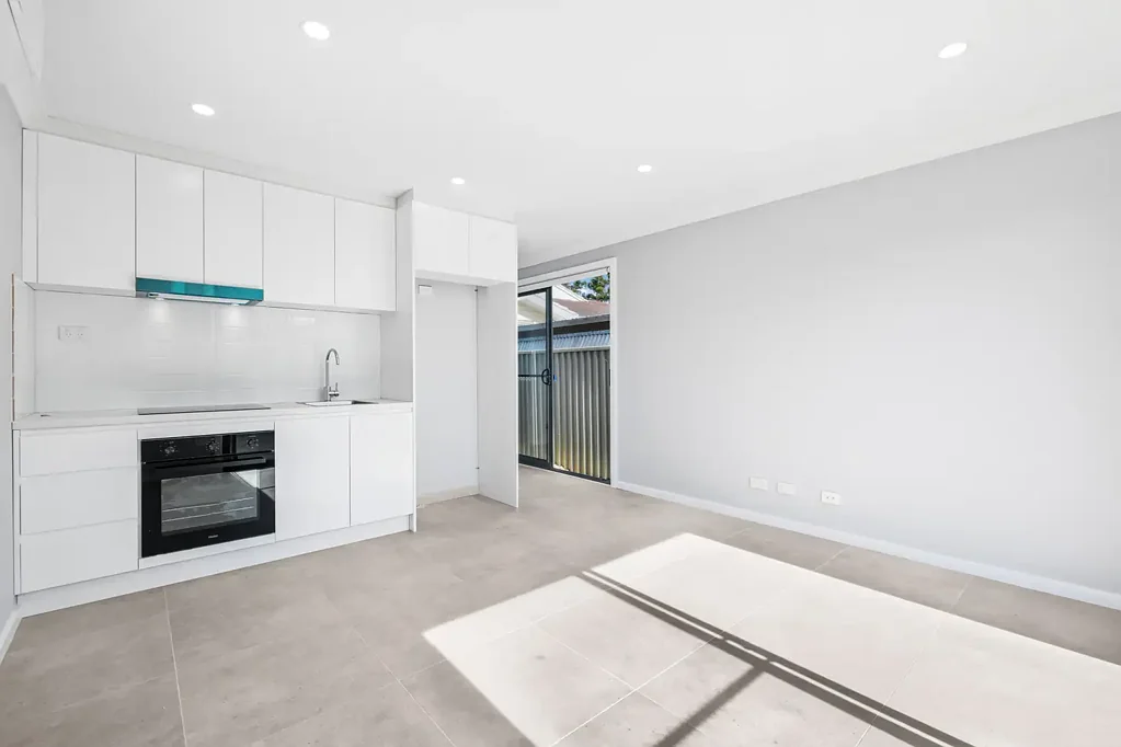 NEAR NEW ONE BEDROOM GRANNY FLAT