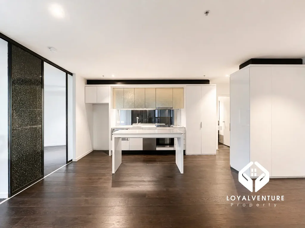 Convenient CBD Lifestyle with Spacious Interiors