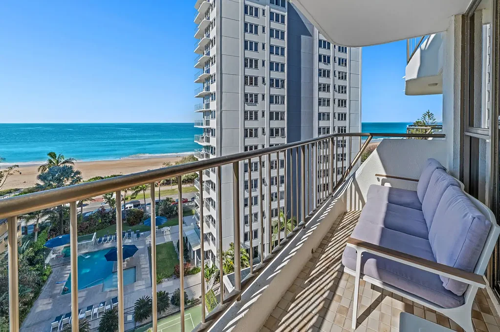Broadbeach 1બેડરૂમ EAST-FACING BEACHFRONT APARTMENT WITH BEAUTIFUL OCEAN VIEWS