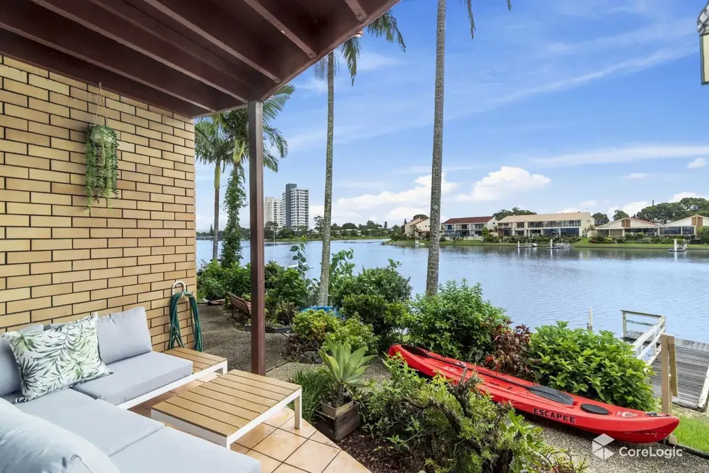 FURNISHED WATERFRONT HOME!