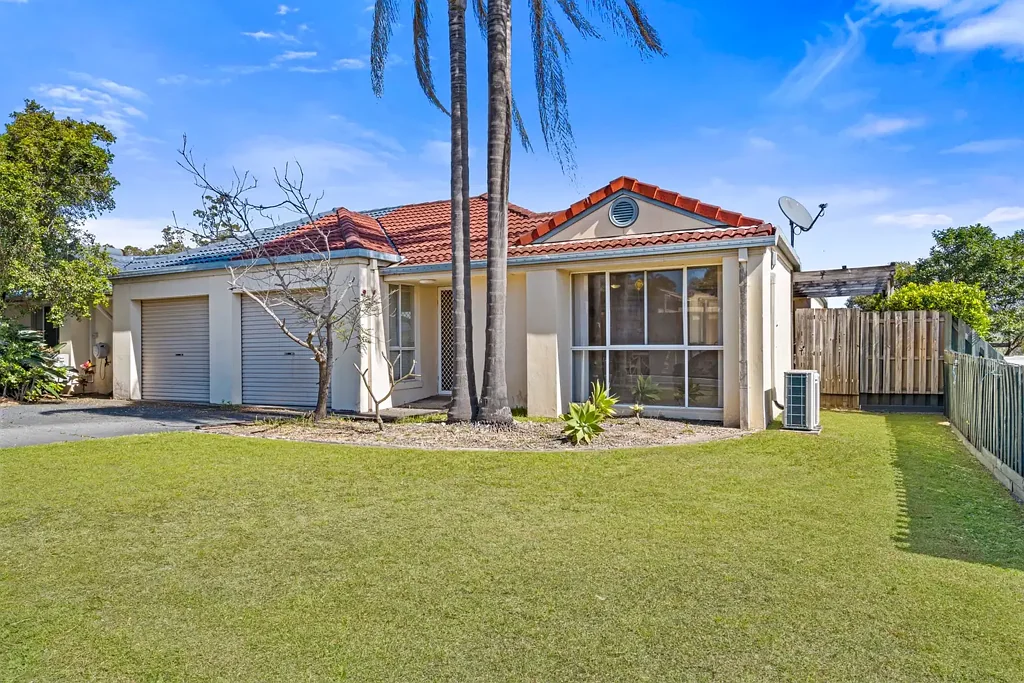 Parkwood 3 Bedroom ROUGH DIAMOND!