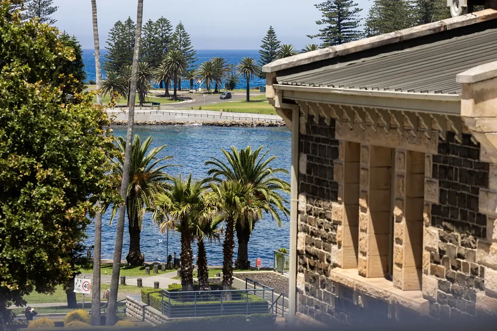 Kiama 1Zimmer Studio Apartment with Harbour and Headland Views and with BONUS Balcony.