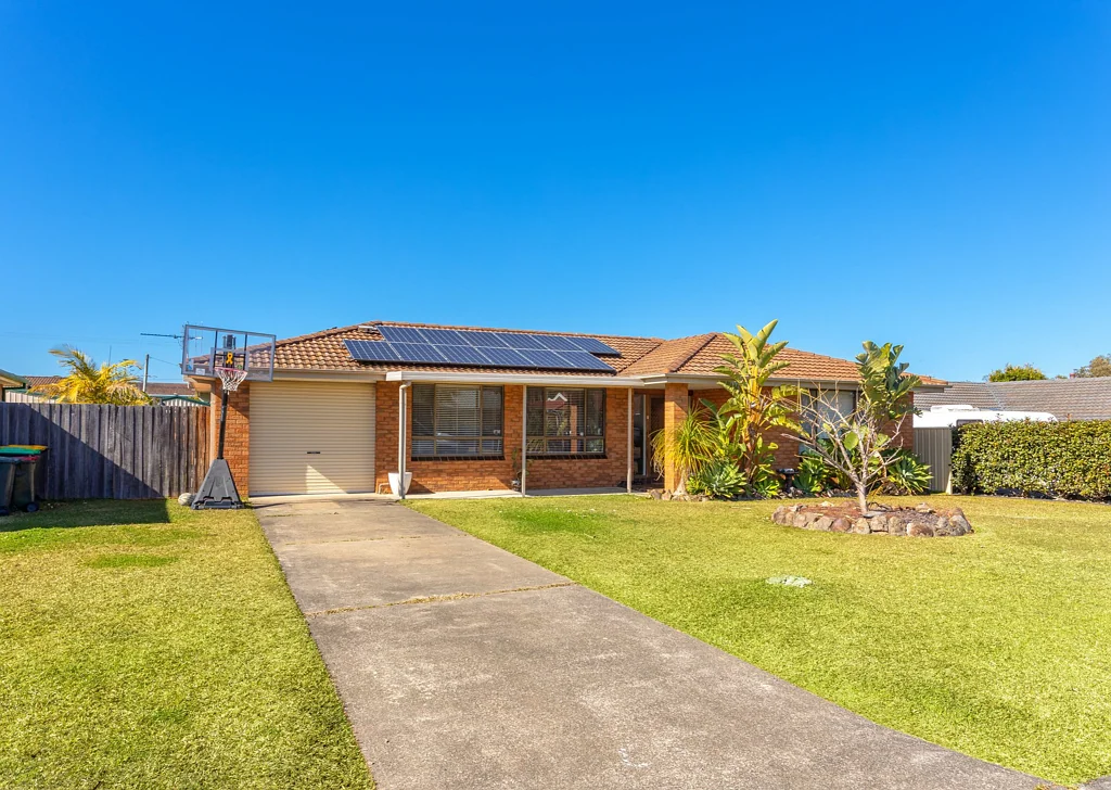 8 Joel Drive, Old Bar, NSW 2430