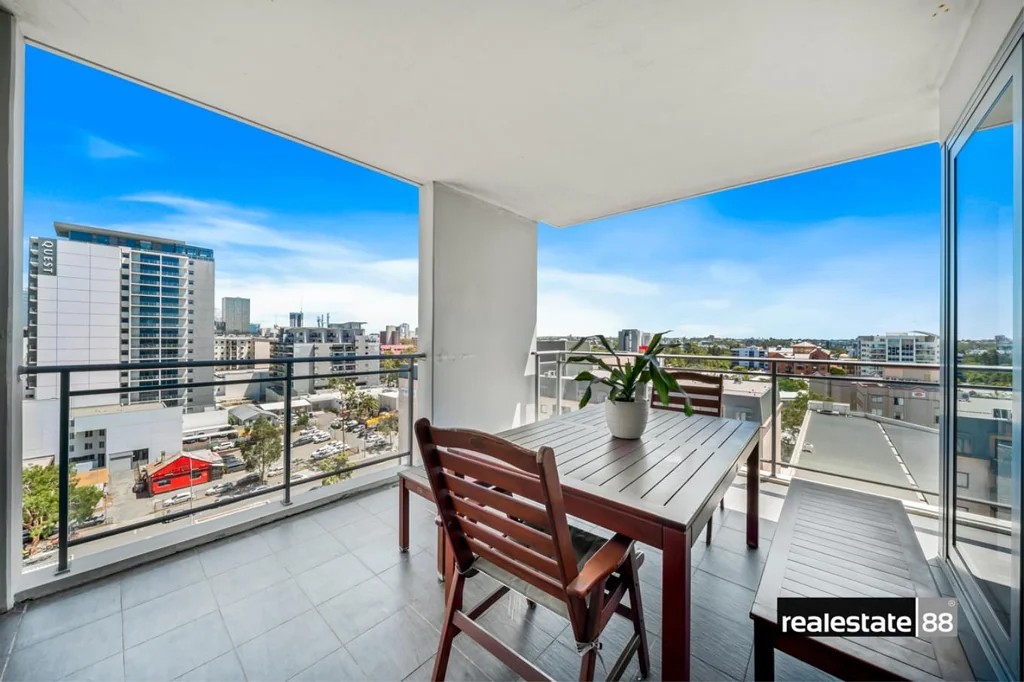 East Perth 2Kwarto Sky-High Living: Prime Location & Double Car Bay  - Your Dream Apartment Awaits!