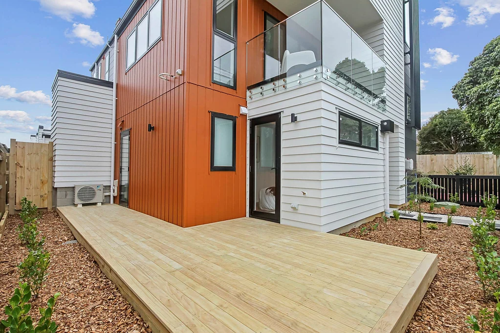 Mount Albert 3房  Affordable Spacious Freehold Home Central Location