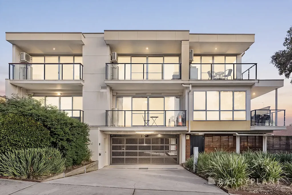 Boronia 2Kwarto * Sale by Set Date on Tuesday 25th August at 6pm (unless sold prior) *