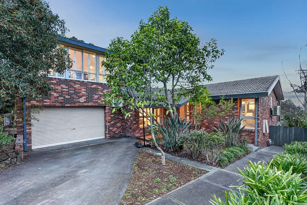 Wheelers Hill 5chambre Prestigious Golden Mile Living with Exceptional Family Space