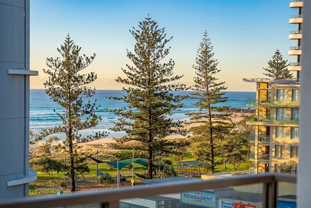 Coolangatta 2房  Kirra Beachside Living in Near-New LUCA by Mosaic