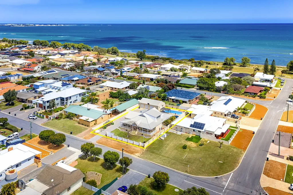 Bluff Point 4部屋 Spacious & Stylish Family Home in Bluff Point- New Photos to Be Released Next Week!