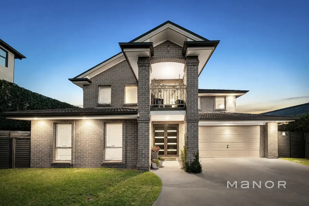 Glenhaven 5房 宽敞现代家庭娱乐住宅，坐拥蓝山全景 Spacious Modern Family Entertainer with Panoramic Blue Mountains Views