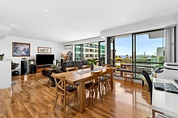 4508/4 Yarra Street, Geelong
