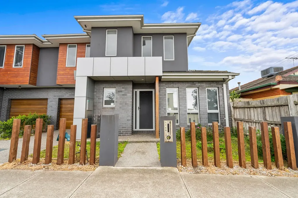 Modern Townhouse in the heart of Glenroy