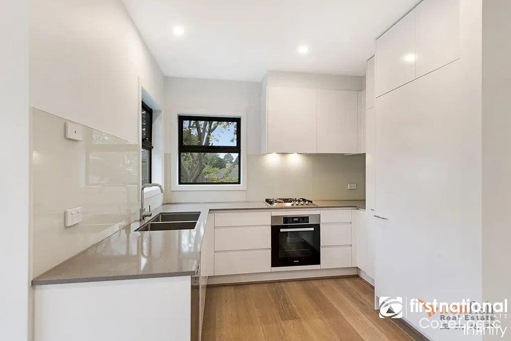 Great Location! With 2 Bedroom, 1 Bathroom & Car Space