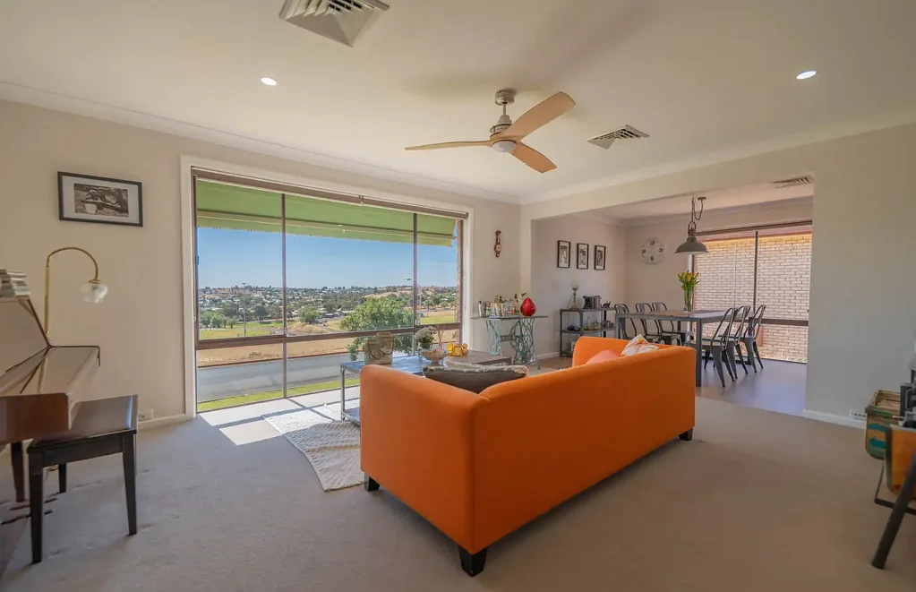 73 East Street, Parkes, NSW 2870