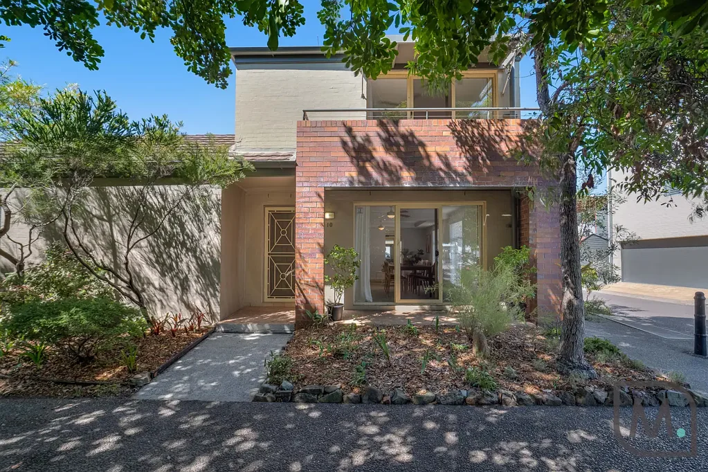 Maryville 3 Bedroom Immaculate Townhouse Offers An Unbeatable Waterside Lifestyle
