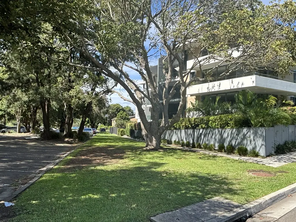 Blakehurst 2房 花园环绕 私密庭院 按摩浴缸 燃气灶 石材台面 落地玻璃 全年空调 私人通道 公园环绕 多功能布局 双车位车库 屋顶泳池 绿洲庄园 Step Into Your Own Private Retreat