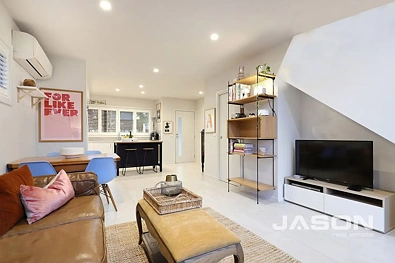 Iba Pa - 5 Strata Walk, Greenvale, VIC 3059