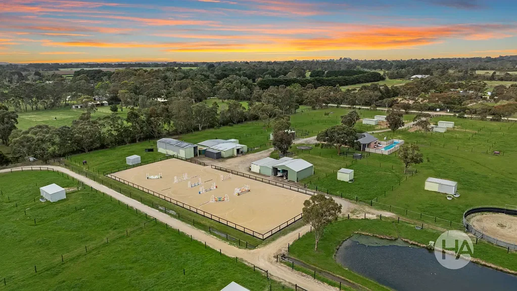 Moorooduc 3房 宽绰住宅 加热泳池 马厩综合体 大型骑马场 电动围栏 杰出乡村机会 Ultimate Equestrian Lifestyle in a Premier Location