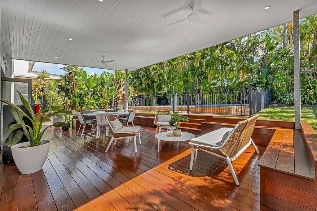 Ashmore 4 Bedroom SENSATIONAL FAMILY HOME … PRIME, CENTRAL LOCATION … HIGHLY-SOUGHT "SUN VALLEY PARK" PRECINCT !!!