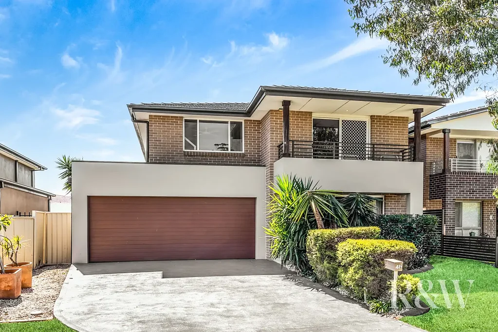 4B VAUCLUSE PLACE, Glen Alpine, NSW 2560