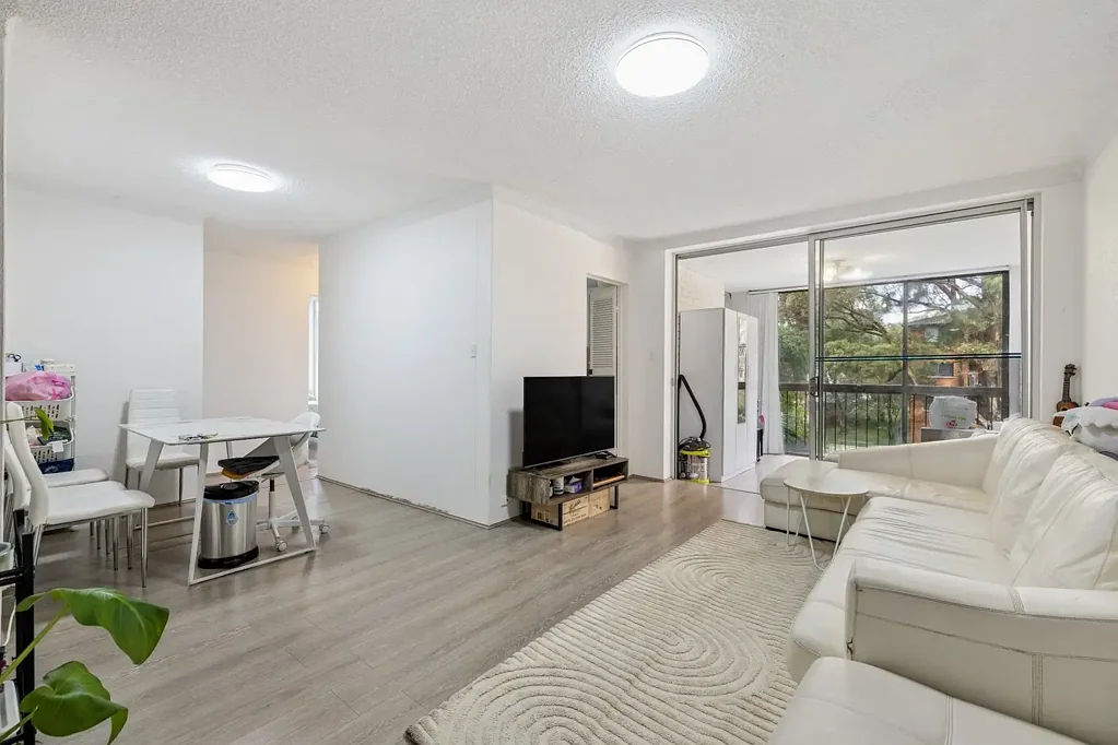 Burwood 2chambre Full Brick Security Apartment | Walk to Station & Strong Rental Return