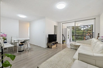 Burwood 2Habitaciones Full Brick Security Apartment | Walk to Station & Strong Rental Return