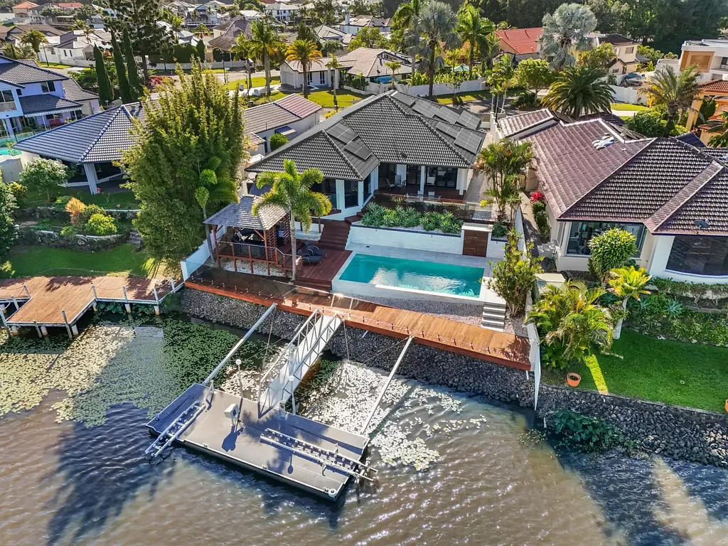 Clear Island Waters 4Zimmer Under Contract