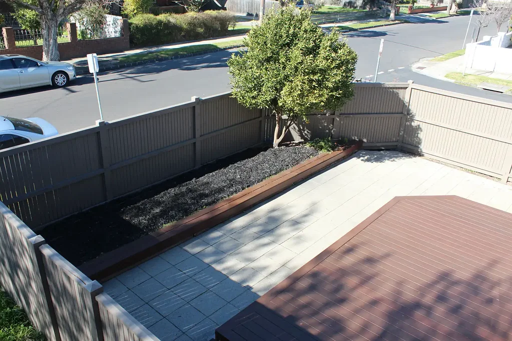 Private Landscaped Garden for Entertaining or Families!