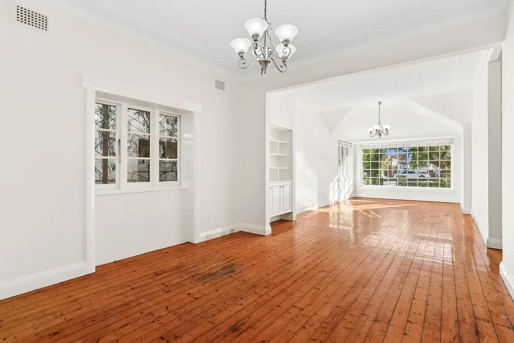 Spacious 4 bedroom Family Home - Available for 6 months