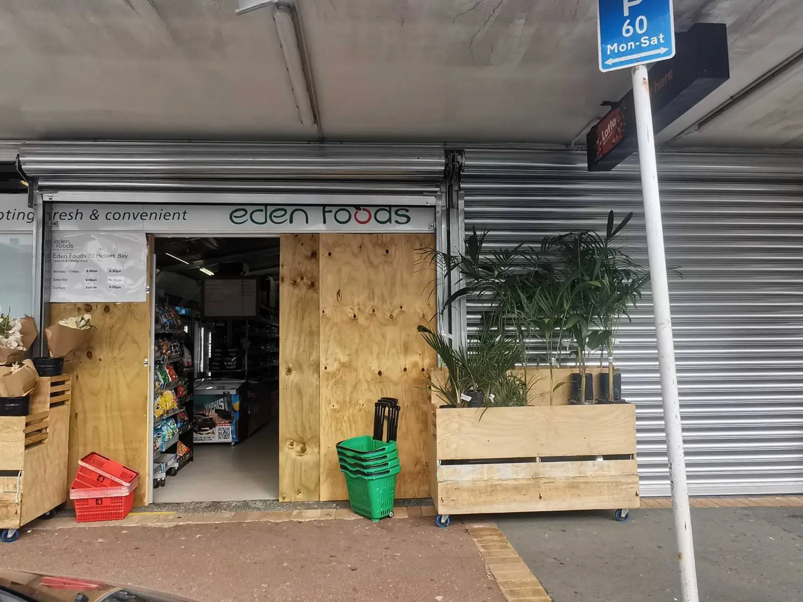 治安烂穿地平线:奥克兰商家凌晨被抢,老板气到发病急救