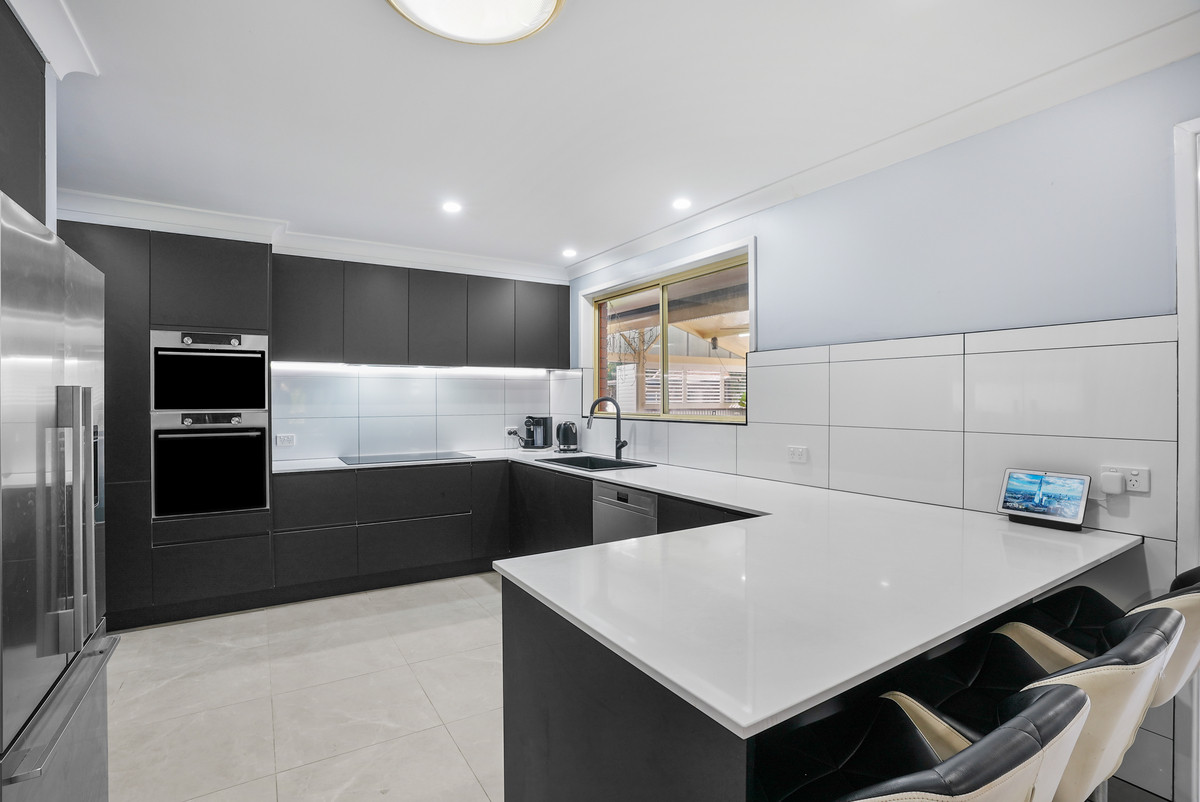 10 CROOKSTON DR, CAMDEN SOUTH NSW 2570, 0 chambres, 0 salles de bain, House