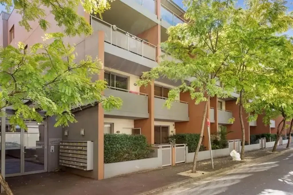 Modern & Spacious Split-Level Two-Bedroom Apartment in a Prime Redfern Location