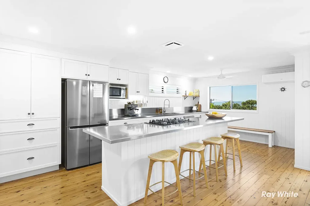 Taranganba 4房  Coastal Charm, Breathtaking Views & Beachside Living at Its Best