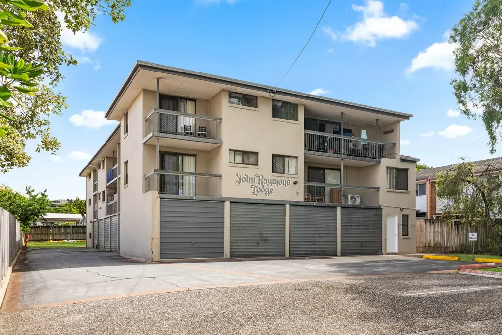 Zillmere 2ห้องนอน Ground Floor Unit with Courtyard