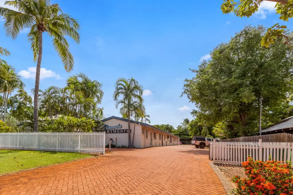 Comfortable and in a quiet location near Chinatown and the Hospital