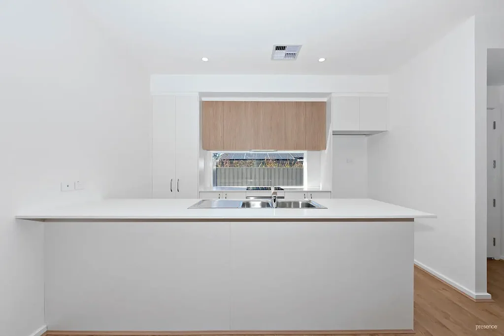 BRAND NEW LAKESIDE LIVING WITH AIR CONDITIONING, ENSUITE & PRIVATE ALFRESCO