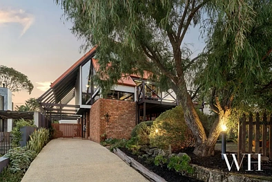 East Fremantle 5 Bedroom Elevated Living: Nature, Elevated Outlooks & Country Character