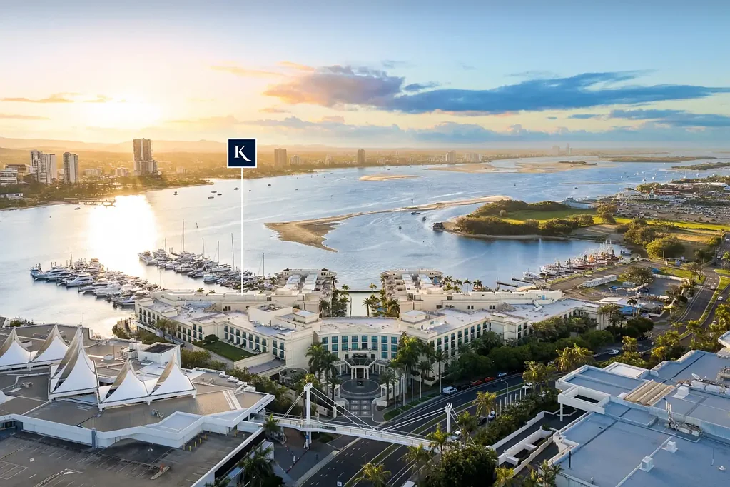 Main Beach 2房  European-Inspired Condominium with Rooftop, 25m Marina and Blissful Broadwater Vistas