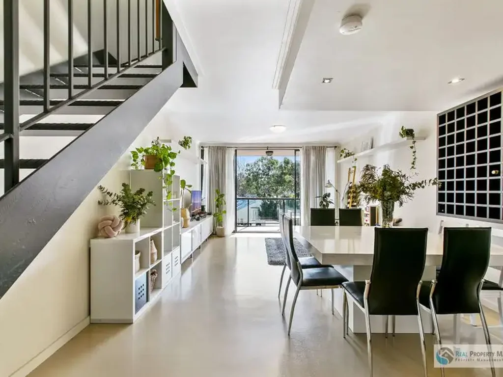 "The Edge" -Awesome loft style apartment with style